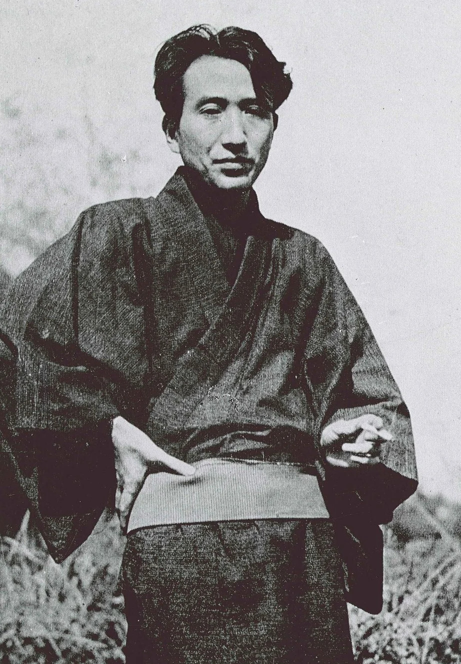 1944年、三鷹で撮影された太宰治